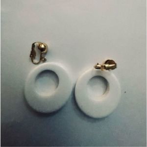 WHITE CIRCLE CUT OUT EARRINGS